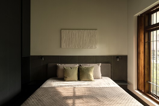 Residência Borda Infinita / TROPICAL TONES - Fotografia de Interiores, Dormitório, Cama, Madeira, Iluminação