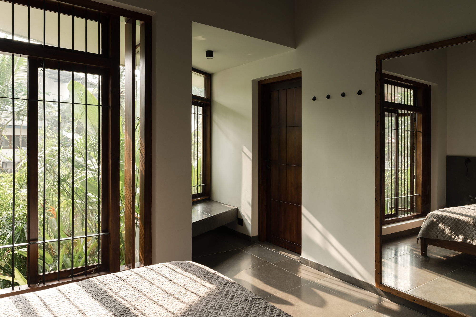 Gallery of Infinity Edge Residence / TROPICAL TONES - 13