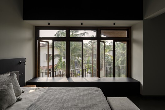 Residência Borda Infinita / TROPICAL TONES - Fotografia de Interiores, Dormitório, Madeira, Iluminação, Cama