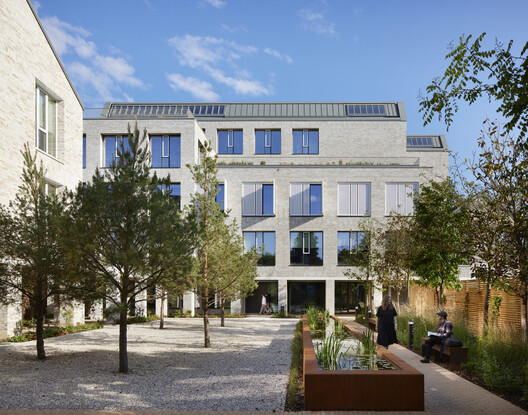 Brooklands Workplace Campus / Allies and Morrison