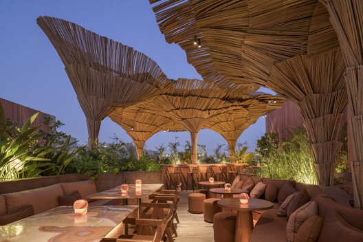 How Environments Shape Outdoor Dining Spaces: 24 Architectural Approaches - Image 16 of 40