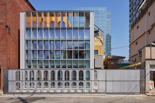 ArchDaily Curator’s Picks 2025: A Look Back at 12 Key Project Reviews - Image 4 of 17