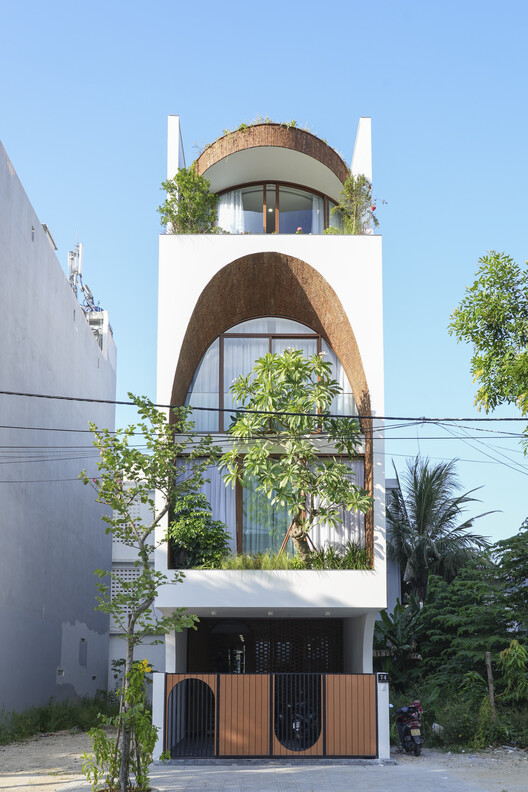 Vietnam’s Tube Houses: Architectural Strategies Under 100 m² - Image 6 of 10