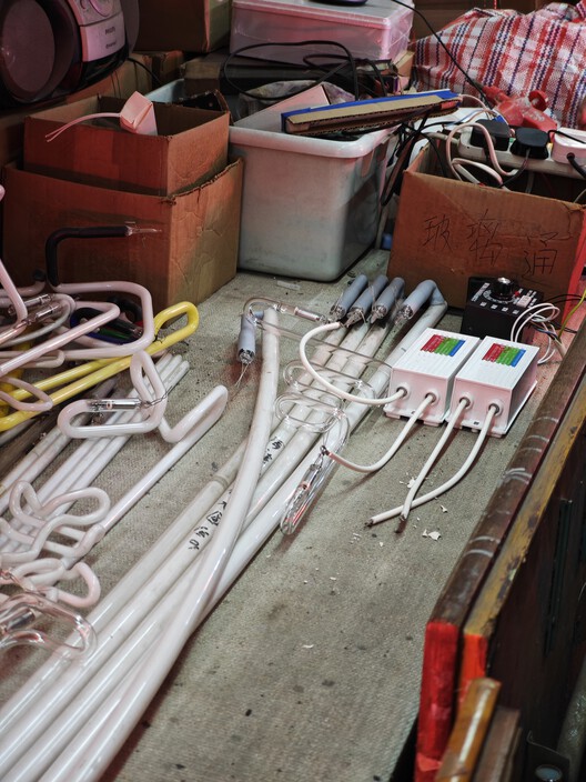 The Line of Fragile Radiance: Neon Light as Atelier, Architecture, and Archive - Image 12 of 21