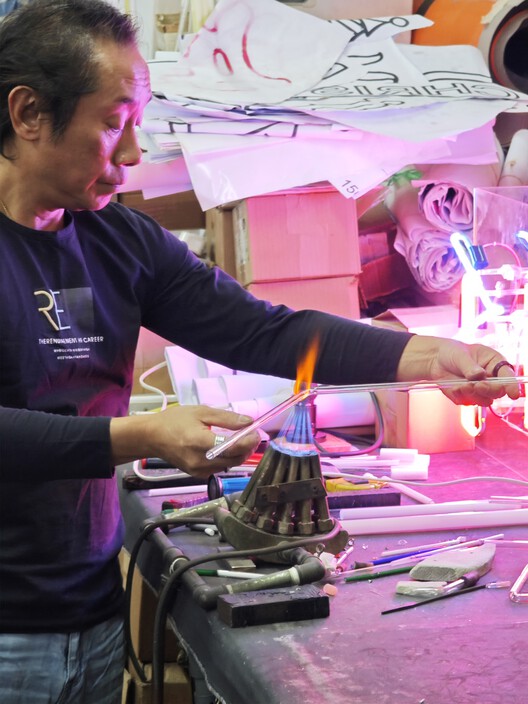 The Line of Fragile Radiance: Neon Light as Atelier, Architecture, and Archive - Image 17 of 21