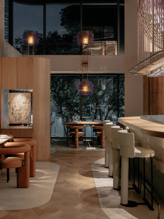 Aster by Joshua Paris / 如莫空间设计 - 室内图, 餐厅, 木头, 灯, 桌子, 椅子