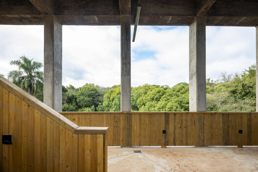 Parque Provincial Urugua-í: amplificadores de paisaje / ENNE Arquitectura - Fotografía interior, Madera, Pilares