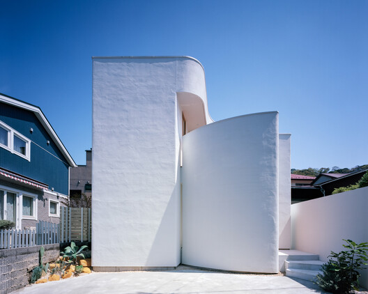 House in Hayama / FujiwaraMuro Architects