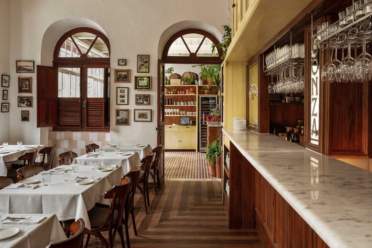 Restaurante Gonza / Tadu Arquitetura - Fotografia de Interiores, Cozinha, Cadeira, Prateleira