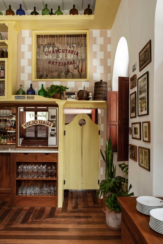 Restaurante Gonza / Tadu Arquitetura Restaurante Gonza / Tadu Arquitetura - Fotografia de Interiores, Madeira, Prateleira, Iluminação, Cozinha, Cadeira