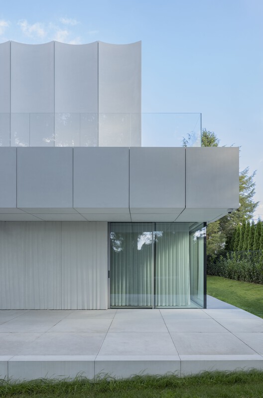 House in White / UCEES - Image 8 of 33