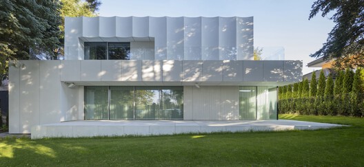 House in White / UCEES - Exterior Photography