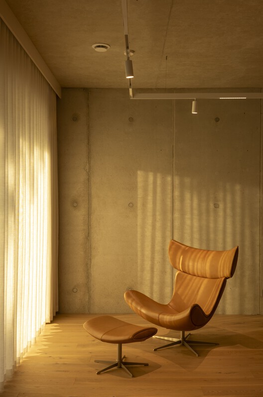 House in White / UCEES - Interior Photography, Wood, Lighting