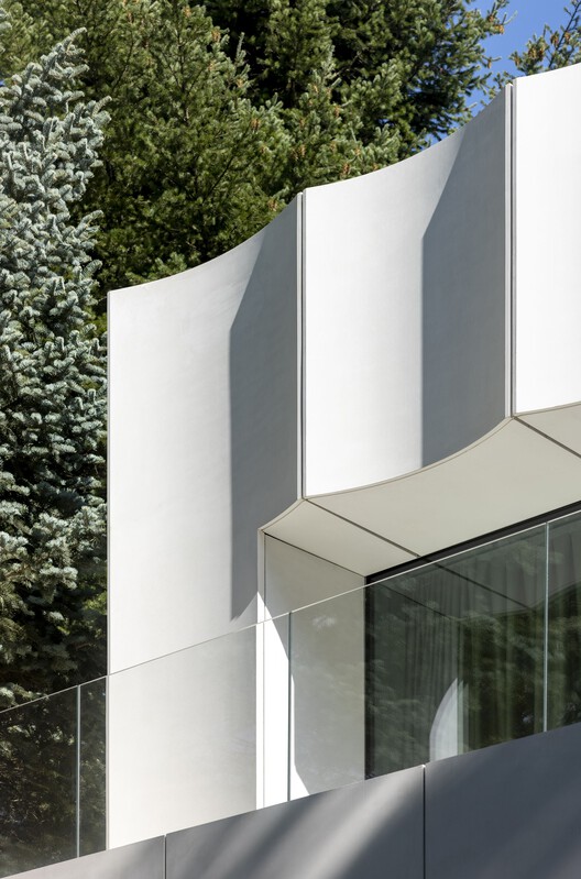 House in White / UCEES - Interior Photography, Glass