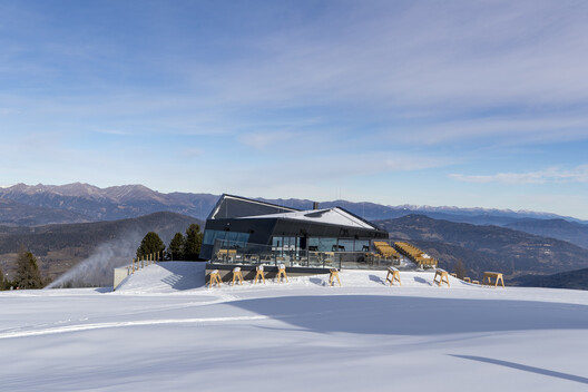 How Environments Shape Outdoor Dining Spaces: 24 Architectural Approaches - Image 37 of 40