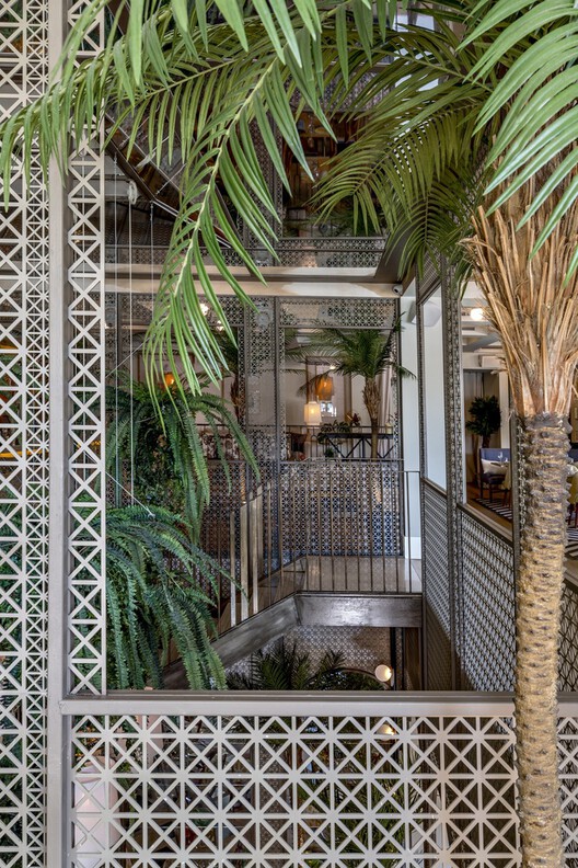 How Environments Shape Outdoor Dining Spaces: 24 Architectural Approaches - Image 20 of 40