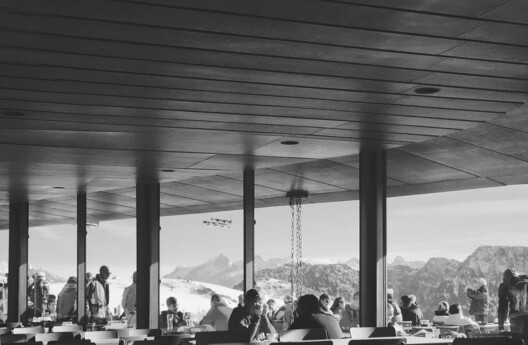 How Environments Shape Outdoor Dining Spaces: 24 Architectural Approaches - Image 32 of 40