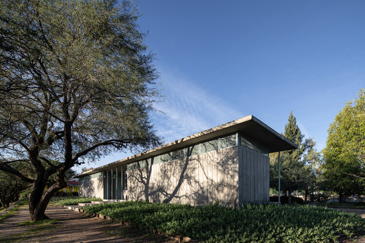 Servicios de Salud Parque Metropolitano / estrategia-a - fotografía exterior