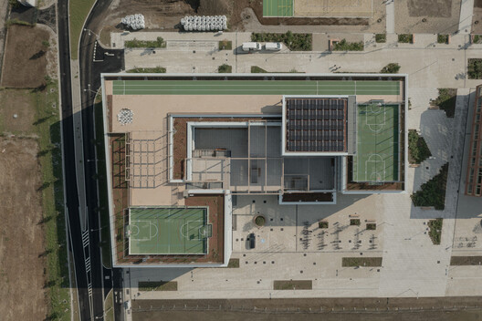 AHS Reininghaus Escuela Secundaria / j-c-k AHS Reininghaus Escuela Secundaria / j-c-k - Fotografía exterior, Fotografía vista aérea