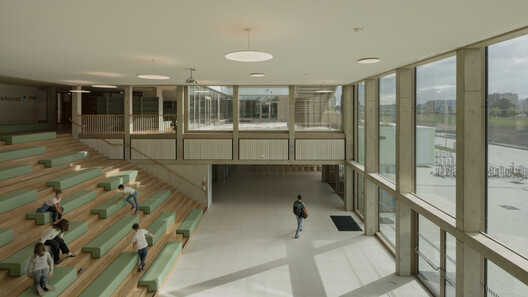 AHS Reininghaus Escuela Secundaria / j-c-k AHS Reininghaus Escuela Secundaria / j-c-k - Fotografía interior, Vidrio