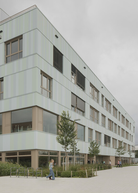 AHS Reininghaus Escuela Secundaria / j-c-k AHS Reininghaus Escuela Secundaria / j-c-k - Fotografía exterior