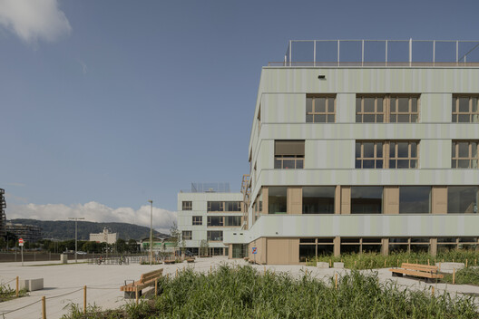 AHS Reininghaus Escuela Secundaria / j-c-k AHS Reininghaus Escuela Secundaria / j-c-k - Fotografía exterior