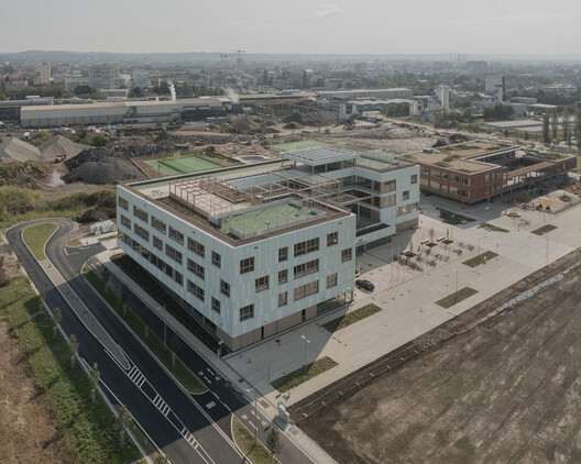 AHS Reininghaus Escuela Secundaria / j-c-k AHS Reininghaus Escuela Secundaria / j-c-k - Fotografía exterior