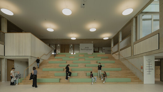 AHS Reininghaus Escuela Secundaria / j-c-k AHS Reininghaus Escuela Secundaria / j-c-k - Fotografía interior, Madera