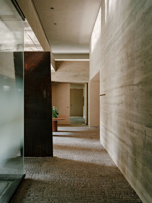 Edifício Ibaté / Studio Arthur Casas - Fotografia de Interiores, Concreto