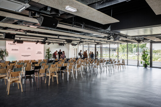 Ampliación de la Escuela 42UP / AR Studio d'Architectures Ampliación de la Escuela 42UP / AR Studio d'Architectures - Fotografía interior, Sillas