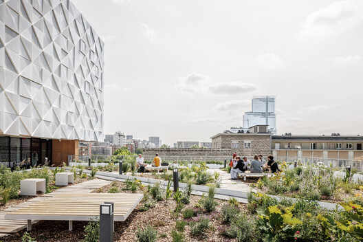 Ampliación de la Escuela 42UP / AR Studio d'Architectures Ampliación de la Escuela 42UP / AR Studio d'Architectures - Fotografía exterior
