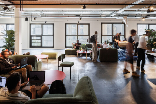 Ampliación de la Escuela 42UP / AR Studio d'Architectures Ampliación de la Escuela 42UP / AR Studio d'Architectures - Fotografía interior, Sala de estar, Sillas