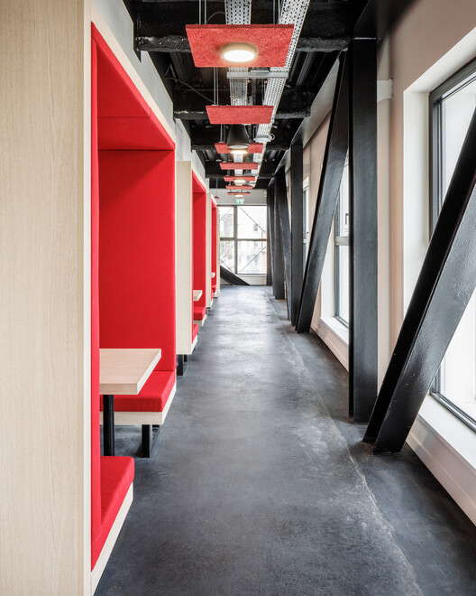 Ampliación de la Escuela 42UP / AR Studio d'Architectures Ampliación de la Escuela 42UP / AR Studio d'Architectures - Fotografía interior, Sillas