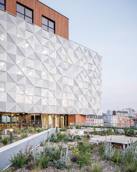 Ampliación de la Escuela 42UP / AR Studio d'Architectures Ampliación de la Escuela 42UP / AR Studio d'Architectures - Fotografía exterior