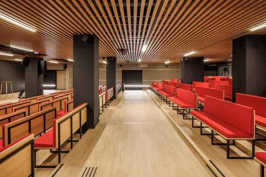 Ampliación de la Escuela 42UP / AR Studio d'Architectures Ampliación de la Escuela 42UP / AR Studio d'Architectures - Fotografía interior, Iluminación, Sillas