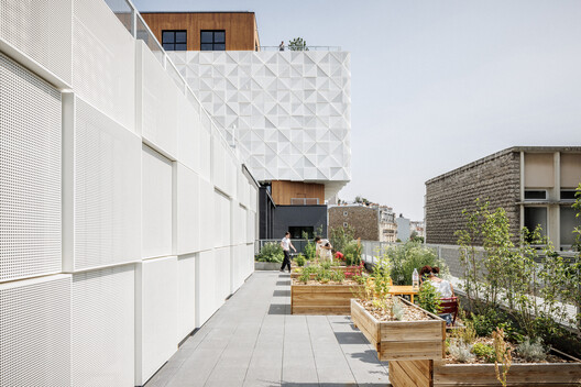 Ampliación de la Escuela 42UP / AR Studio d'Architectures Ampliación de la Escuela 42UP / AR Studio d'Architectures - Fotografía exterior