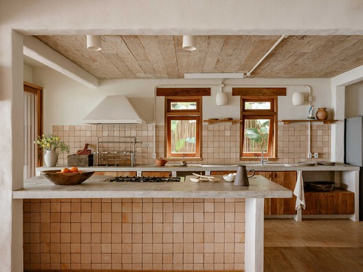 Casa Taguaiba / Memola Estúdio Casa Taguaiba / Memola Estúdio - Fotografia de Interiores, Cozinha, Madeira, Bancada, Cadeira, Viga