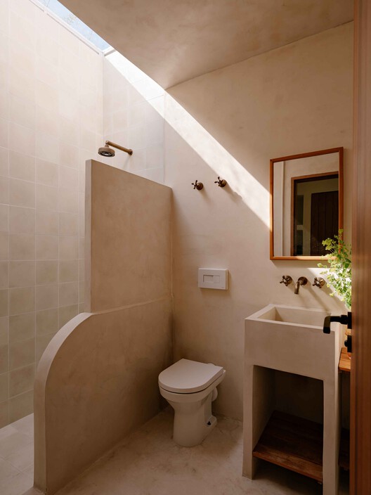 Casa Taguaiba / Memola Estúdio Casa Taguaiba / Memola Estúdio - Fotografia de Interiores, Banheiro, Madeira, Pia, Iluminação, Bacia Sanitária