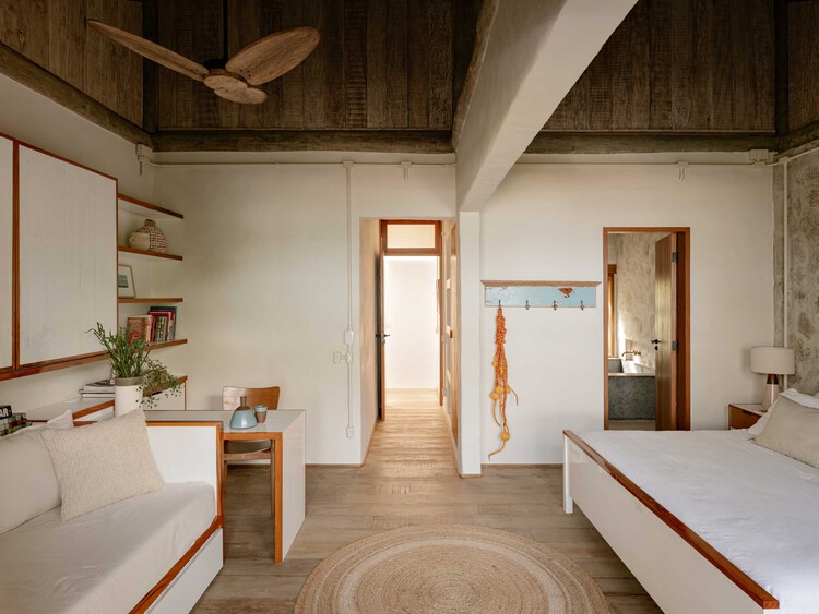 Casa Taguaiba / Memola Estúdio - Fotografia de Interiores, Madeira, Iluminação, Dormitório, Cama, Cadeira