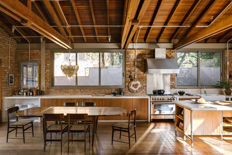 Casa Lelis / Memola Estúdio - fotografía de interiores, cocina, encimeras, madera, iluminación, sillas
