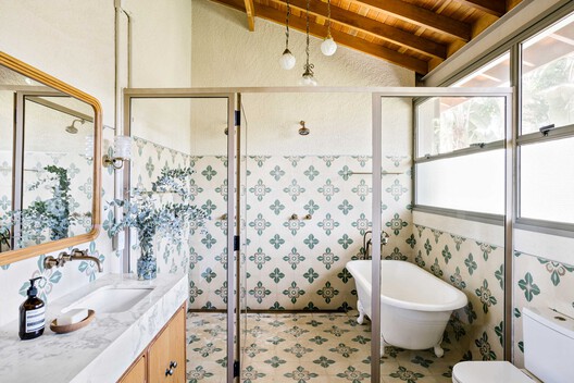 Casa Lelis / Memola Estúdio Casa Lelis / Memola Estúdio - Fotografía interior, Baño, Puerta