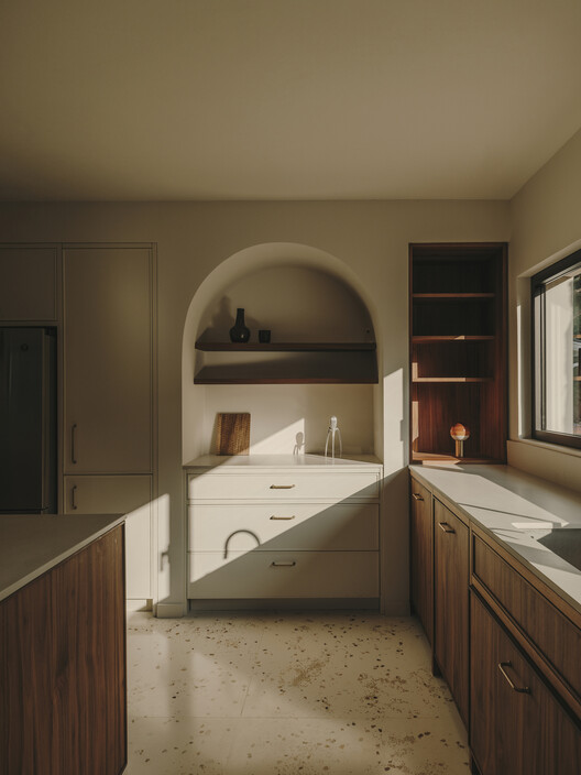 Casa Cabrera / Forma - Fotografía interior, Cocina, Madera, Iluminación, Encimera, Tarjas