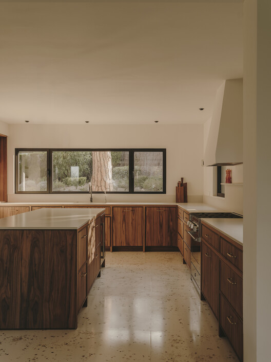 Casa Cabrera / Forma Casa Cabrera / Forma - Fotografía interior, Cocina, Encimera, Madera, Iluminación, Tarjas