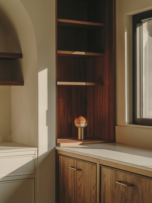 Casa Cabrera / Forma - Fotografía interior, Madera, Estanterías