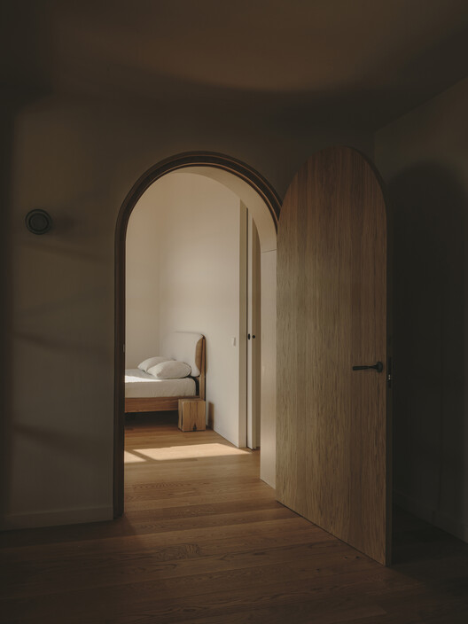 Casa Cabrera / Forma - Fotografía interior, Dormitorio, Madera, Arco