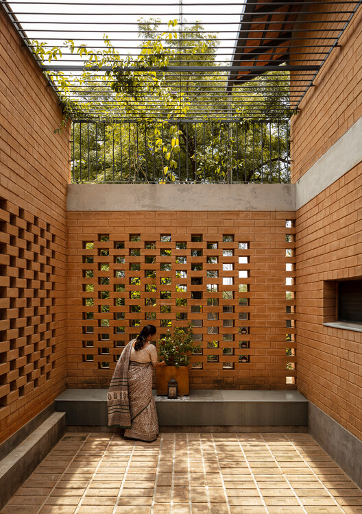 Nandivardhanam House / Studio Inscape - Interior Photography, Wood, Brick, Courtyard
