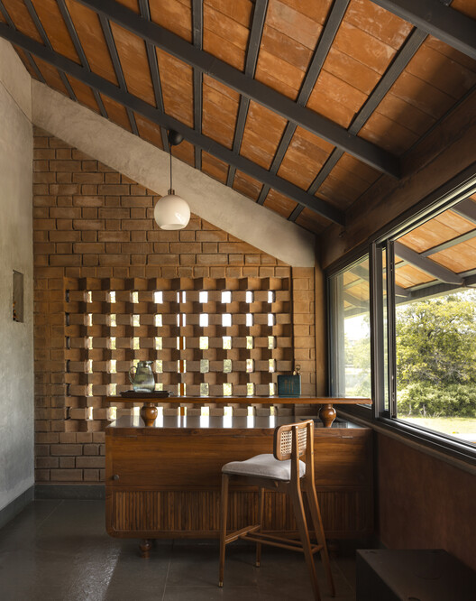 Nandivardhanam House / Studio Inscape - Interior Photography, Wood, Brick, Beam