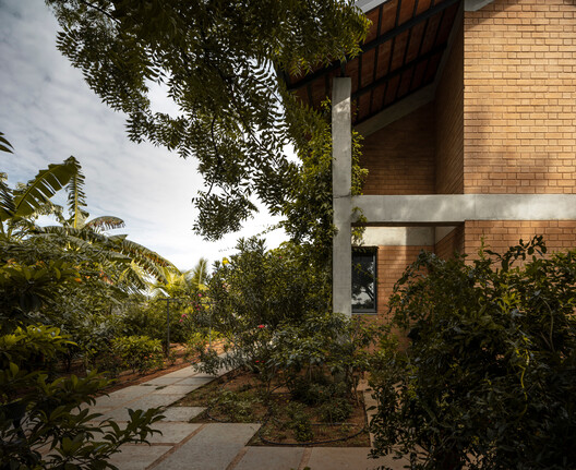 Nandivardhanam House / Studio Inscape - Exterior Photography, Brick