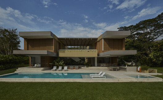 Casa RL - 17 / LAP Casa RL - 17 / LAP - Fotografía exterior, Patio interior