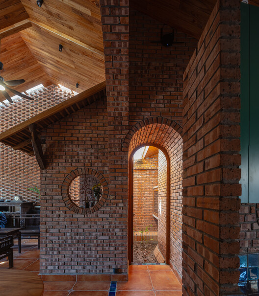 Nang House / Trung tran Studio - Interior Photography, Brick, Beam